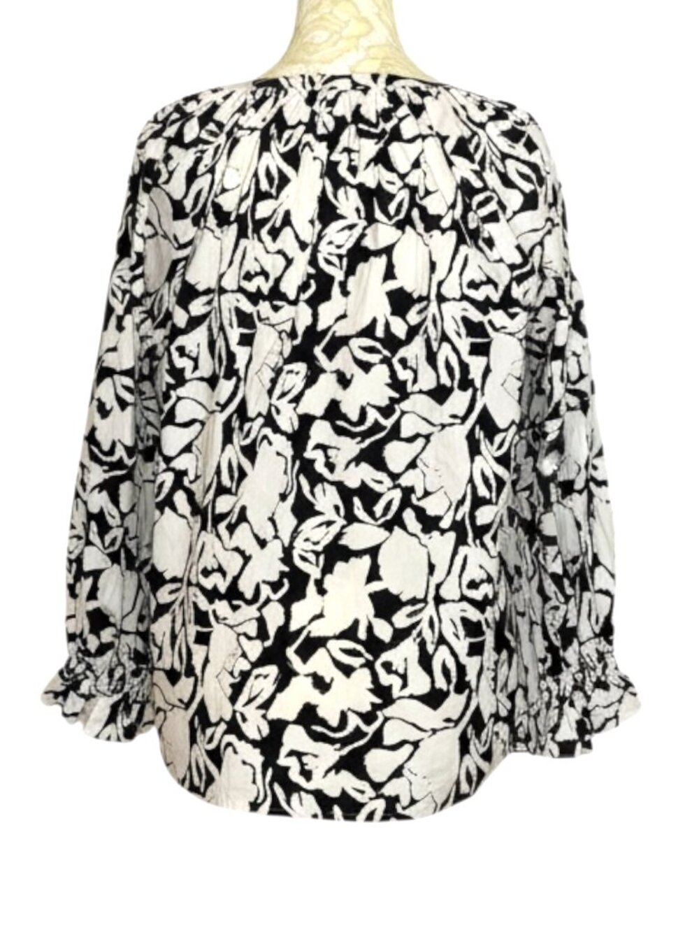 Evereve Jordy Peasant Top Blouse Shirt Split Neck Floral Black White M - Picture 6 of 9